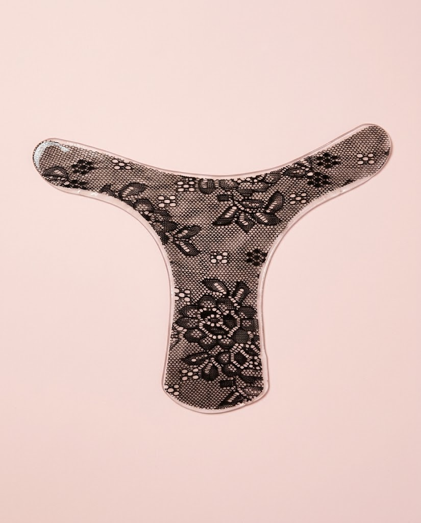 Vulvéa black lace hydrogel intimate mask laid flat